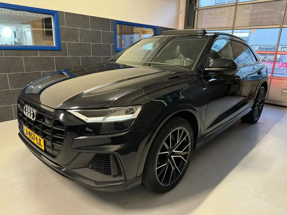 Audi Q8 55 TFSI Quattro S-line uit 2019, foto 2