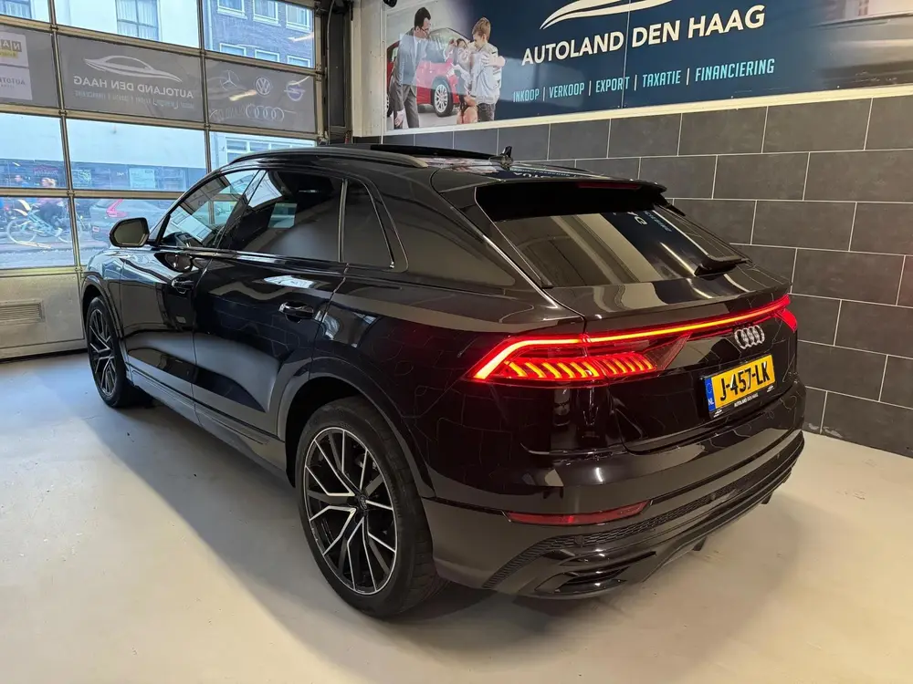 Audi Q8 55 TFSI Quattro S-line uit 2019, foto 4