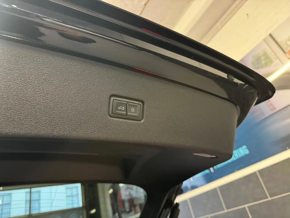 Audi Q8 55 TFSI Quattro S-line uit 2019, foto 9