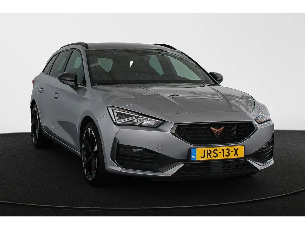 Cupra Leon 1.4 e-Hybrid Achteruitrijcamera 18" uit 2023, foto 2