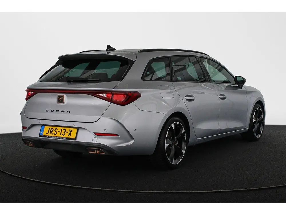 Cupra Leon 1.4 e-Hybrid Achteruitrijcamera 18" uit 2023, foto 3