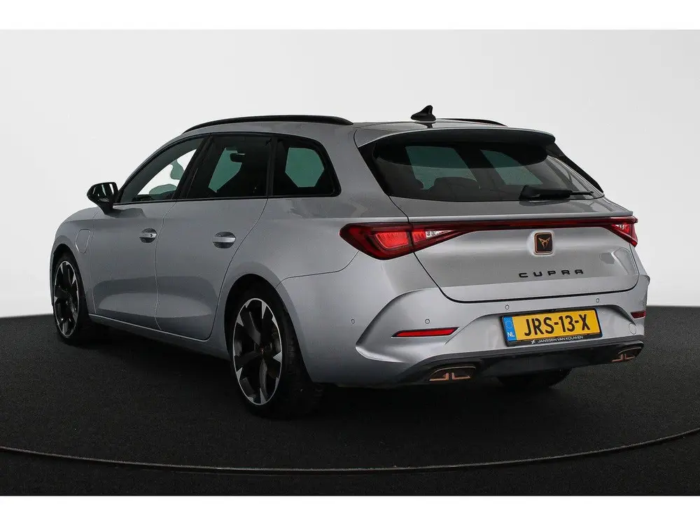 Cupra Leon 1.4 e-Hybrid Achteruitrijcamera 18" uit 2023, foto 4