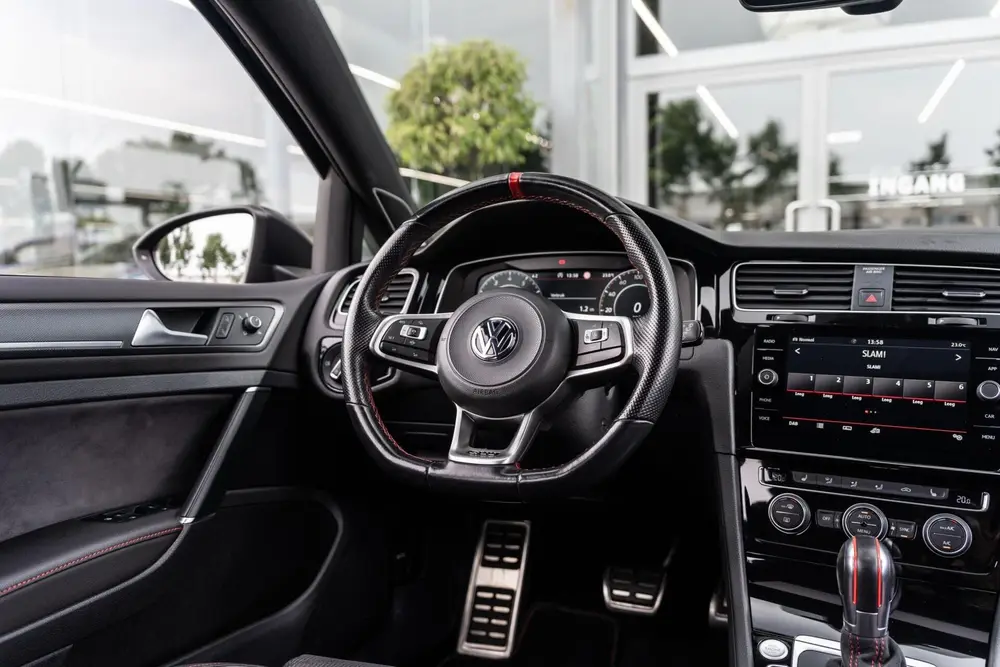 Volkswagen Golf 2.0 TSI GTI TCR Pano Dsg Akrapovic uit 2020, foto 17