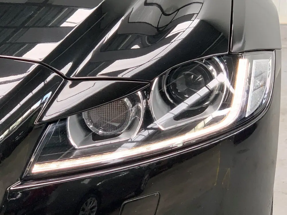 Jaguar XF 2.0t Prestige VIRTUAL COCKPIT-NAVI-LANE ASSIST-ECC uit 2019, foto 12
