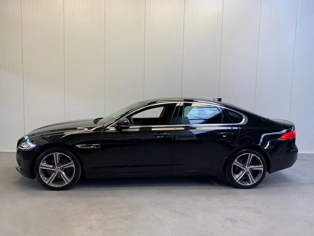Jaguar XF 2.0t Prestige VIRTUAL COCKPIT-NAVI-LANE ASSIST-ECC uit 2019, foto 4