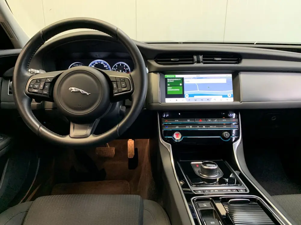 Jaguar XF 2.0t Prestige VIRTUAL COCKPIT-NAVI-LANE ASSIST-ECC uit 2019, foto 6