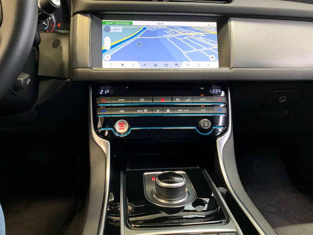 Jaguar XF 2.0t Prestige VIRTUAL COCKPIT-NAVI-LANE ASSIST-ECC uit 2019, foto 8