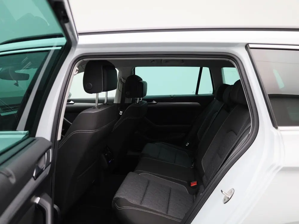 Volkswagen Passat Variant 2.0 TDI Business | TREKHAAK | NAVI uit 2022, foto 10