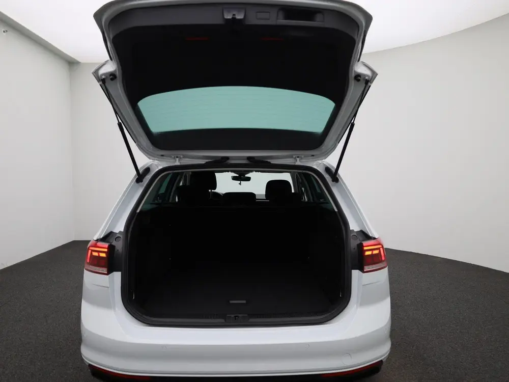 Volkswagen Passat Variant 2.0 TDI Business | TREKHAAK | NAVI uit 2022, foto 11