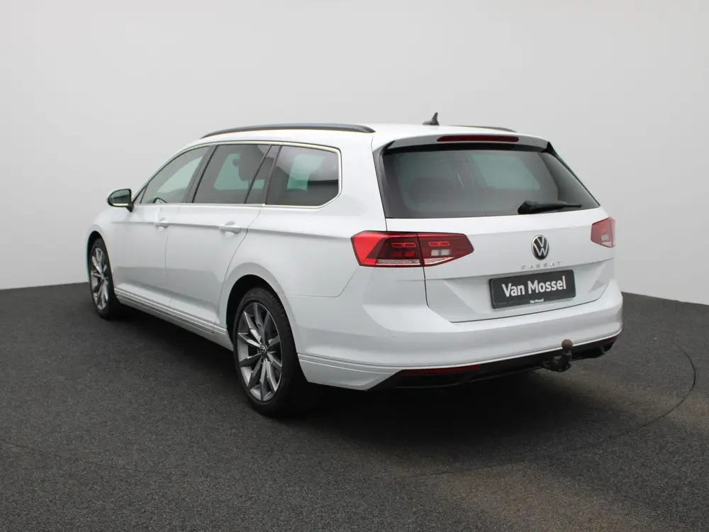 Volkswagen Passat Variant 2.0 TDI Business | TREKHAAK | NAVI uit 2022, foto 2