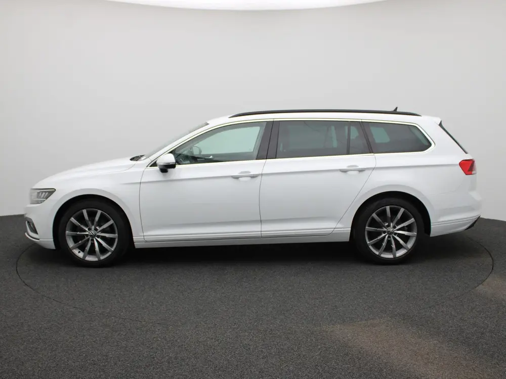 Volkswagen Passat Variant 2.0 TDI Business | TREKHAAK | NAVI uit 2022, foto 4