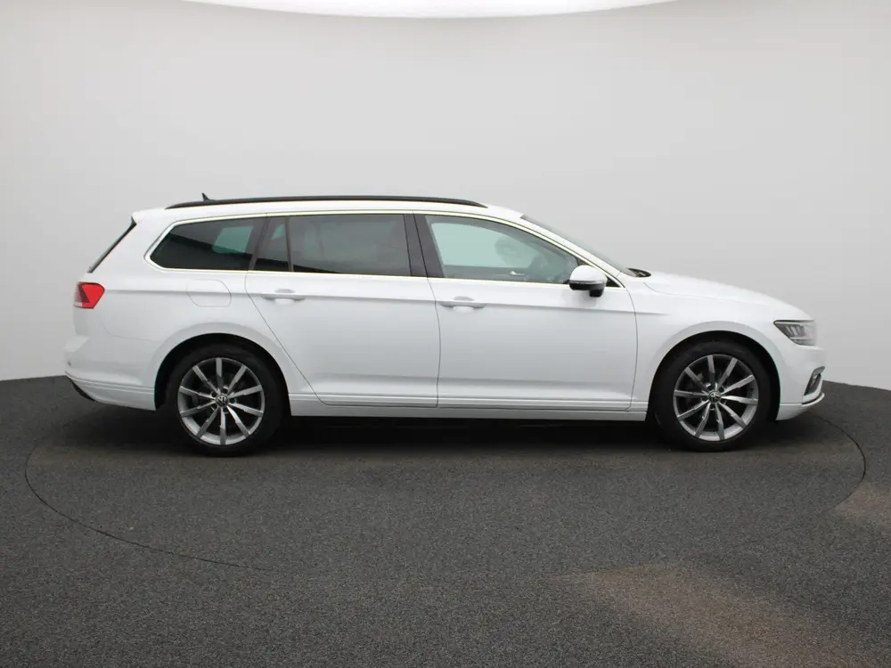 Volkswagen Passat Variant 2.0 TDI Business | TREKHAAK | NAVI uit 2022, foto 6
