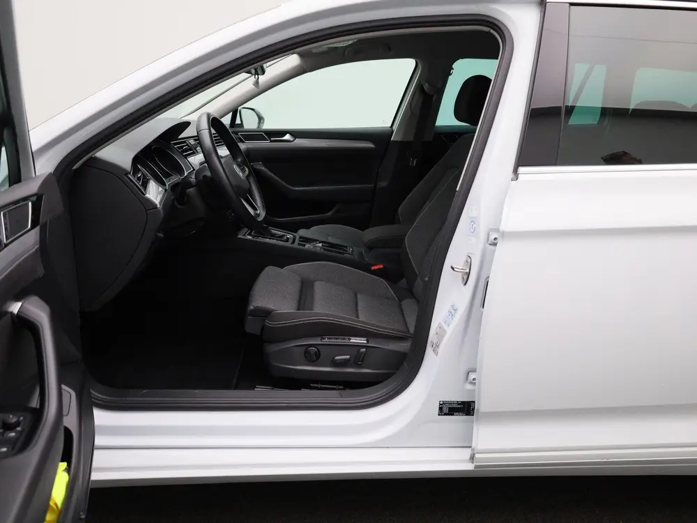 Volkswagen Passat Variant 2.0 TDI Business | TREKHAAK | NAVI uit 2022, foto 9