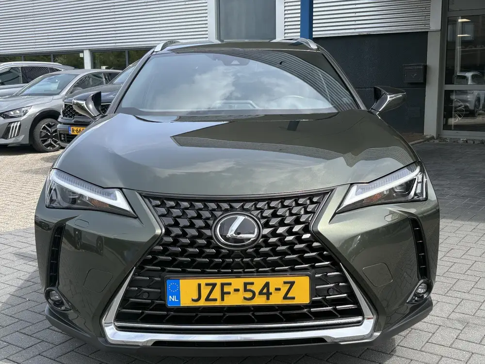 Lexus UX 250h Preference Line uit 2023, foto 2