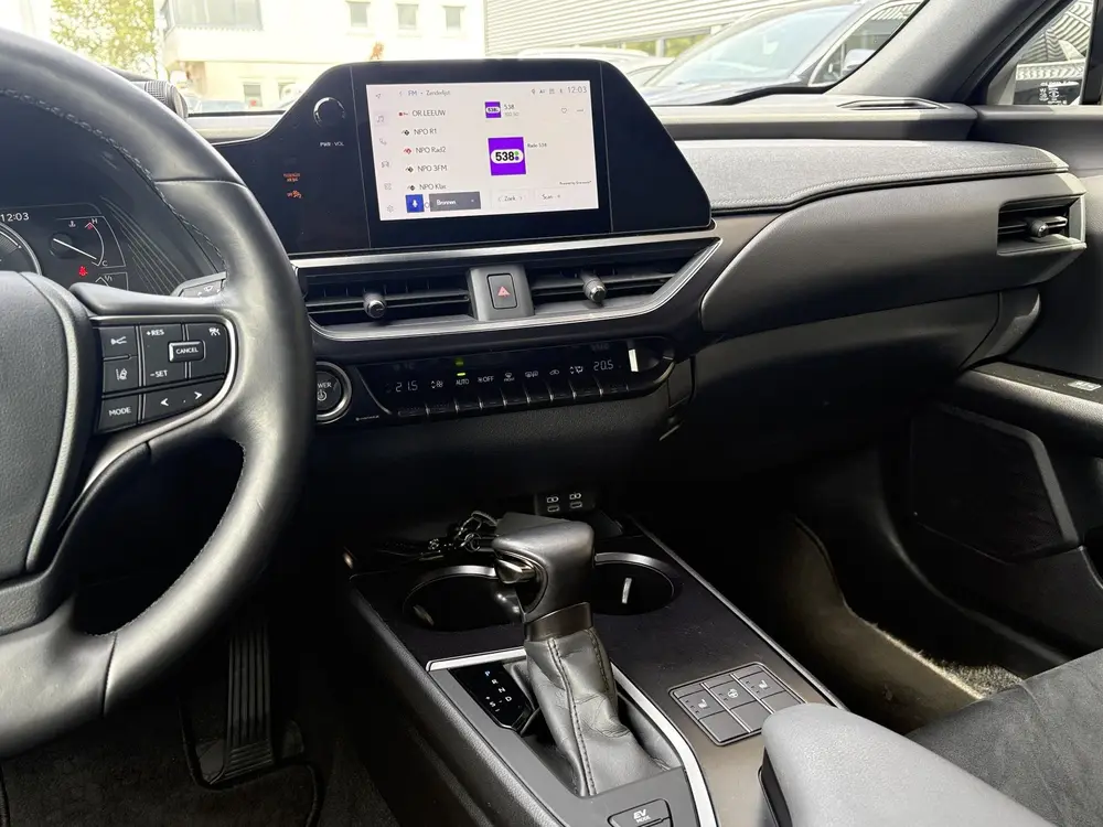 Lexus UX 250h Preference Line uit 2023, foto 20