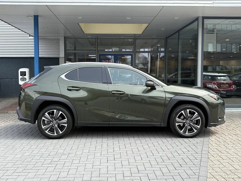 Lexus UX 250h Preference Line uit 2023, foto 4
