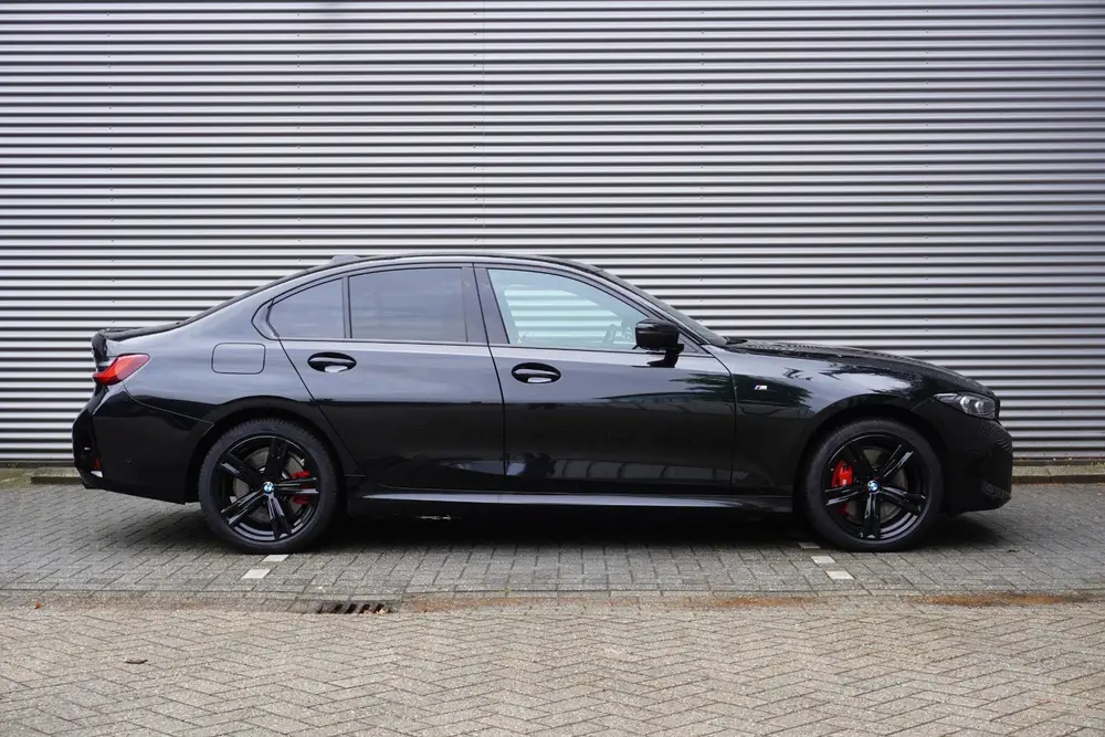 BMW 3-serie Sedan 330e M Sportpakket Pro uit 2025, foto 4