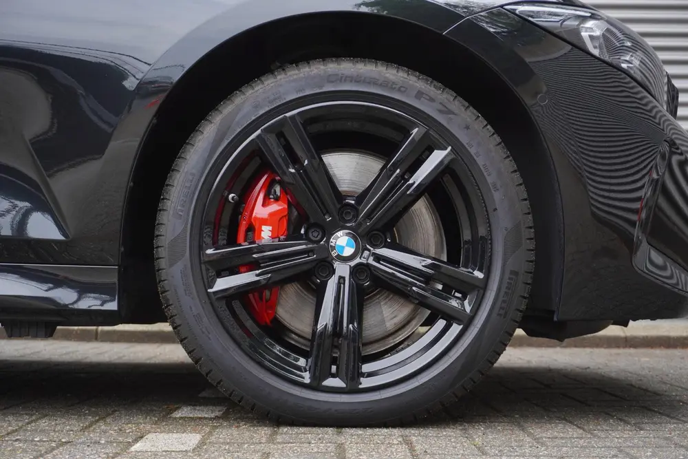 BMW 3-serie Sedan 330e M Sportpakket Pro uit 2025, foto 6