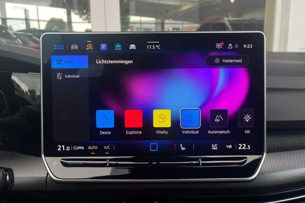 Volkswagen Golf 1.5 eTSI R-Line Edition | MATRIX | ADAPTIVE uit 2024, foto 16