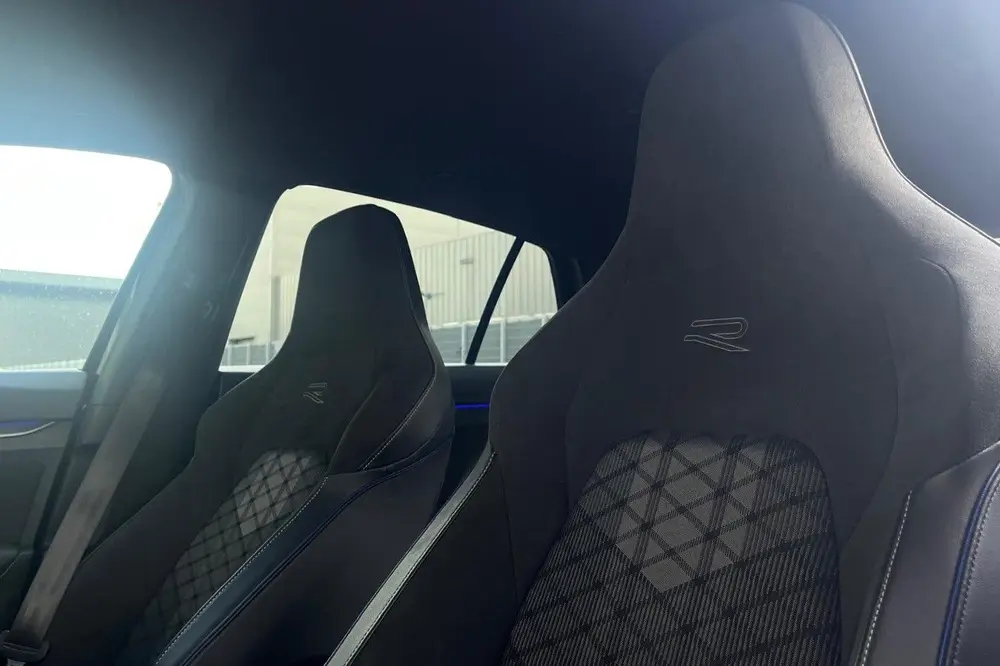 Volkswagen Golf 1.5 eTSI R-Line Edition | MATRIX | ADAPTIVE uit 2024, foto 18