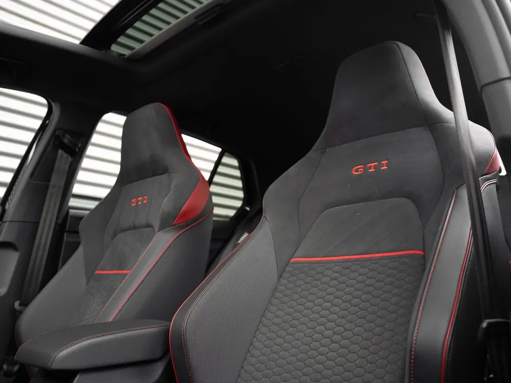 Volkswagen GOLF 2.0 TSI GTI Clubsport Pano HUD Camera Dynaud uit 2023, foto 17