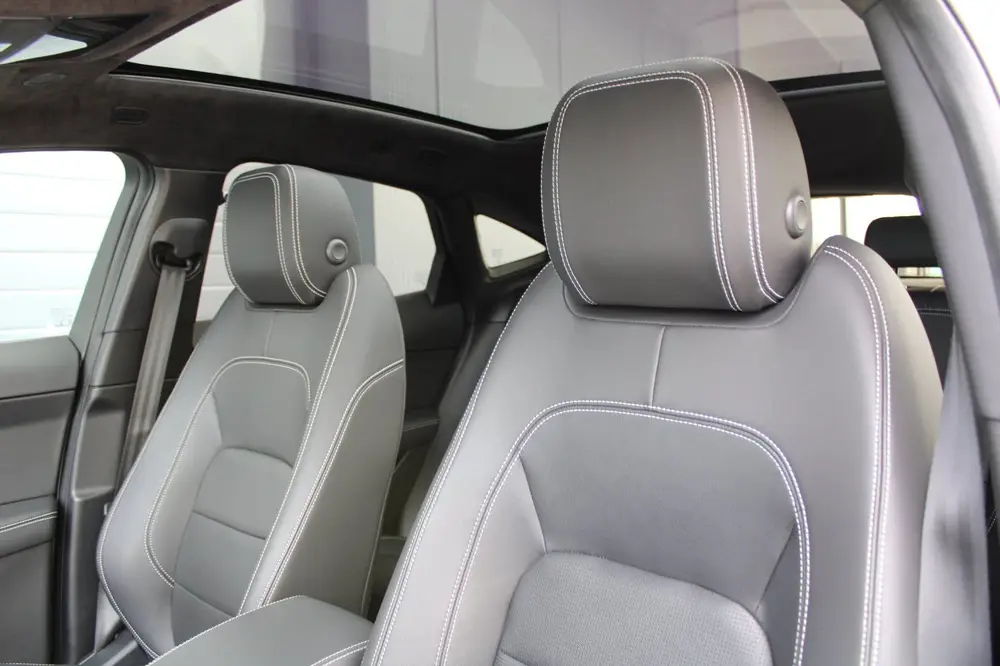 Jaguar E-Pace 1.5 P300e AWD R-Dynamic HSE | panoramadak | me uit 2023, foto 20