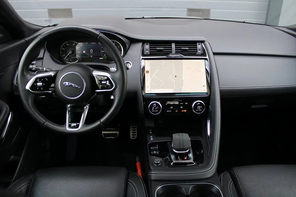 Jaguar E-Pace 1.5 P300e AWD R-Dynamic HSE | panoramadak | me uit 2023, foto 3