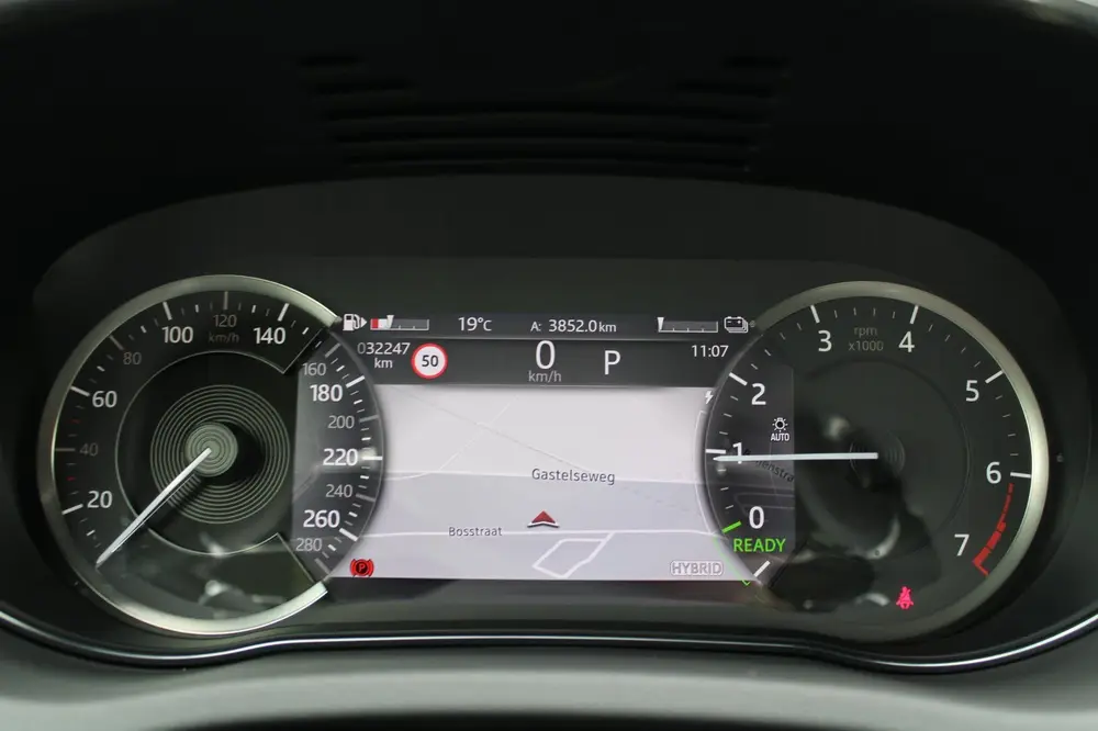 Jaguar E-Pace 1.5 P300e AWD R-Dynamic HSE | panoramadak | me uit 2023, foto 4