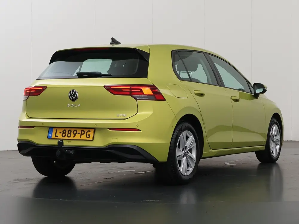 Volkswagen Golf 1.0 eTSI Life | Trekhaak | Navigatie | Cruis uit 2021, foto 2