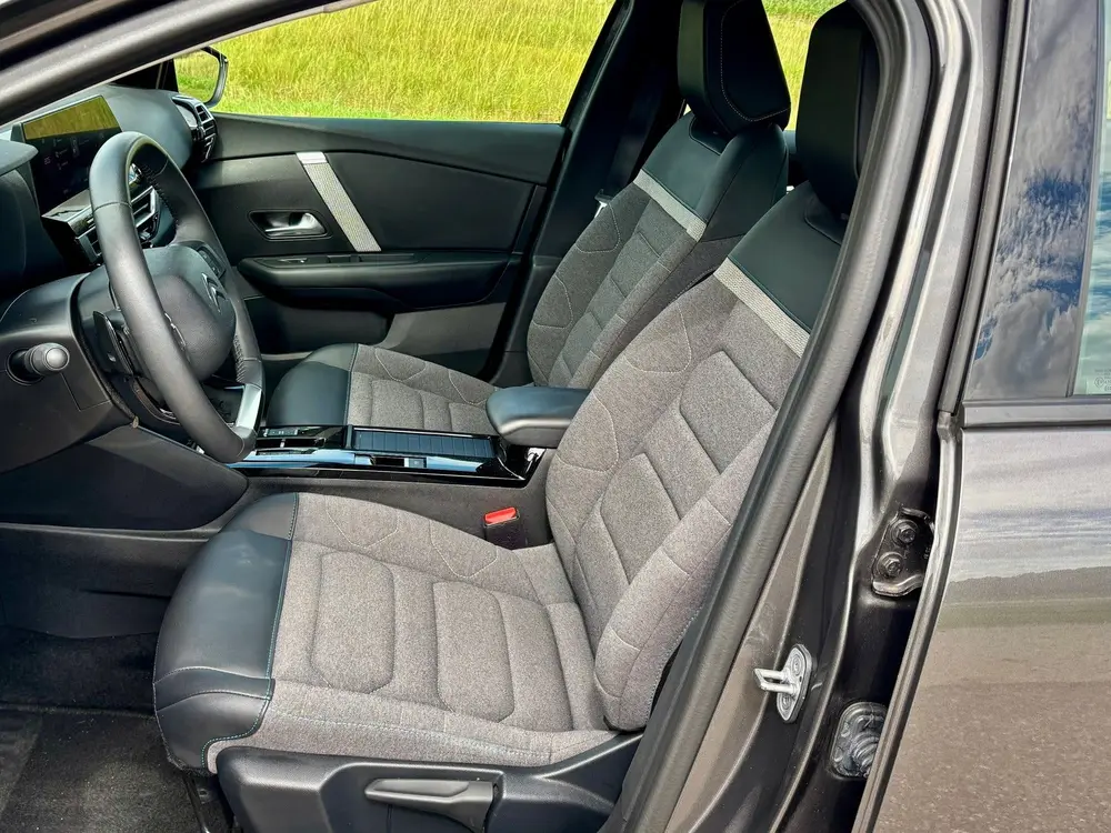 Citroën C4 Citroen C4 1.2 Puretech Shine Aut uit 2023, foto 2