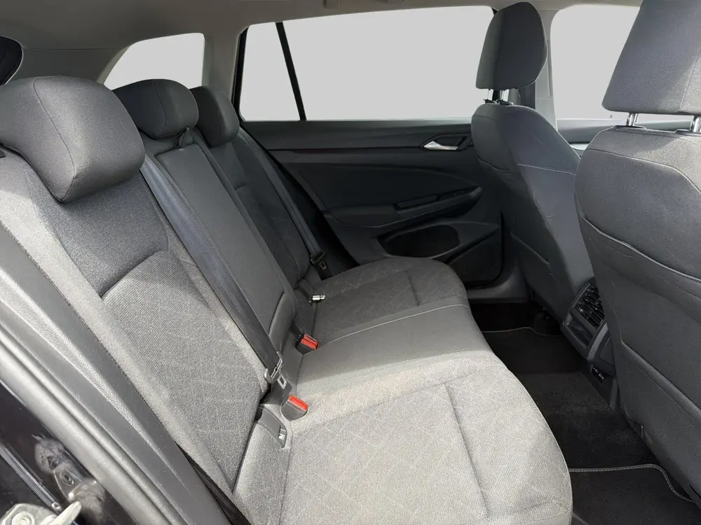 Volkswagen Golf Variant LIFE 1.0 TSI 110PK DSG NAVI 20 INCH uit 2022, foto 17