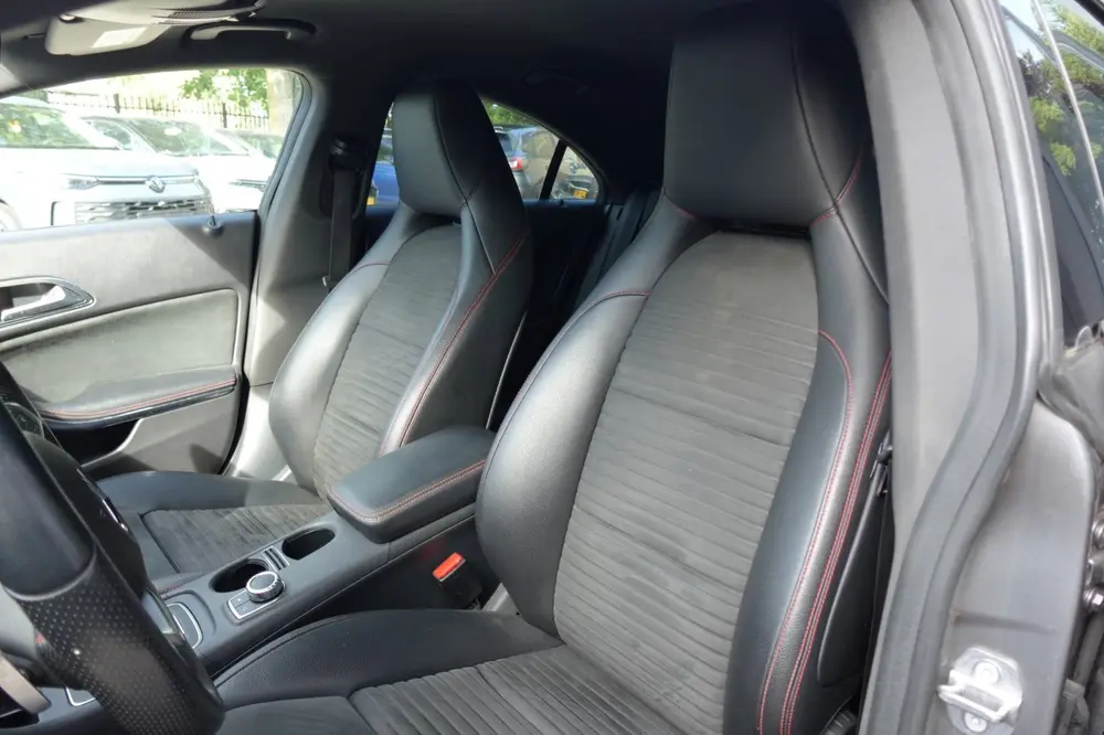 Mercedes-Benz CLA 180 Business Solution AMG STOELVERW uit 2019, foto 5