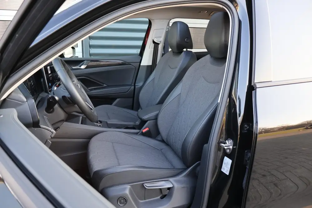 Volkswagen Tiguan 1.5 eTSI 150pk DSG Life Edition | Panorama uit 2025, foto 4
