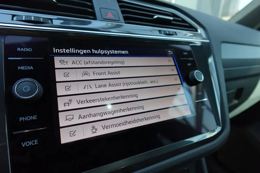 Volkswagen Tiguan 1.5 TSI R-Line PANO KEYLESS CAM uit 2023, foto 17