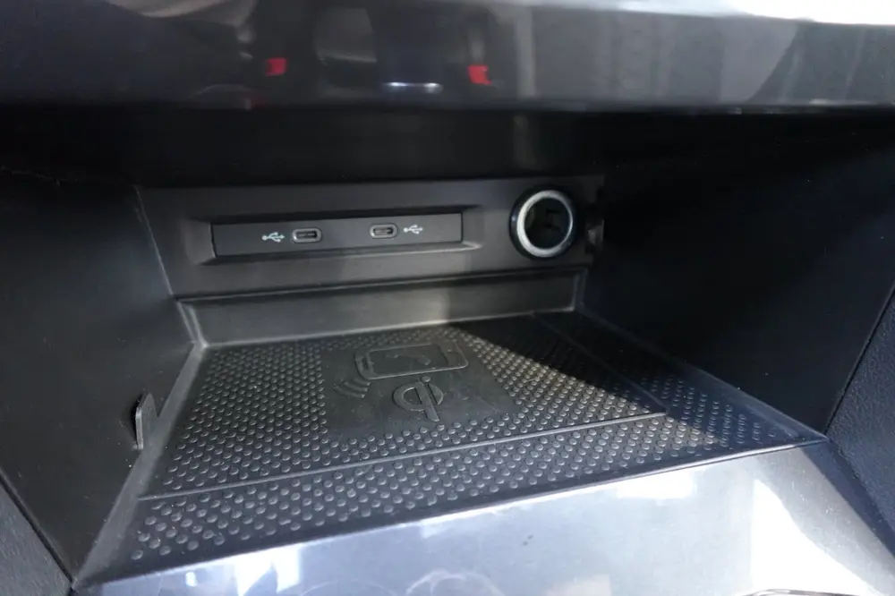 Volkswagen Tiguan 1.5 TSI R-Line PANO KEYLESS CAM uit 2023, foto 18