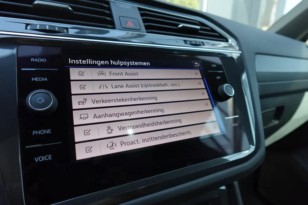 Volkswagen Tiguan 1.5 TSI R-Line PANO KEYLESS CAM uit 2023, foto 19