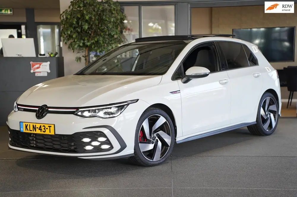 Volkswagen Golf 8 2.0 TSI GTI 245PK DSG Pano Led ACC Trekhaa uit 2024