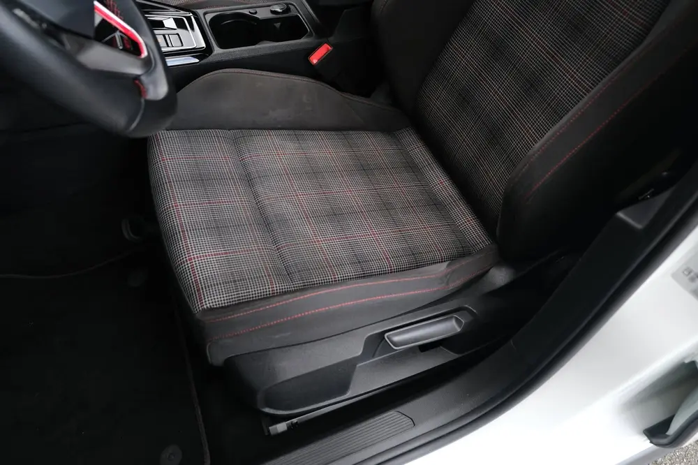 Volkswagen Golf 8 2.0 TSI GTI 245PK DSG Pano Led ACC Trekhaa uit 2024, foto 15