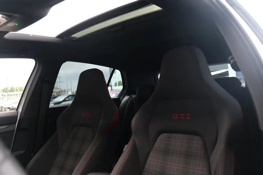 Volkswagen Golf 8 2.0 TSI GTI 245PK DSG Pano Led ACC Trekhaa uit 2024, foto 4