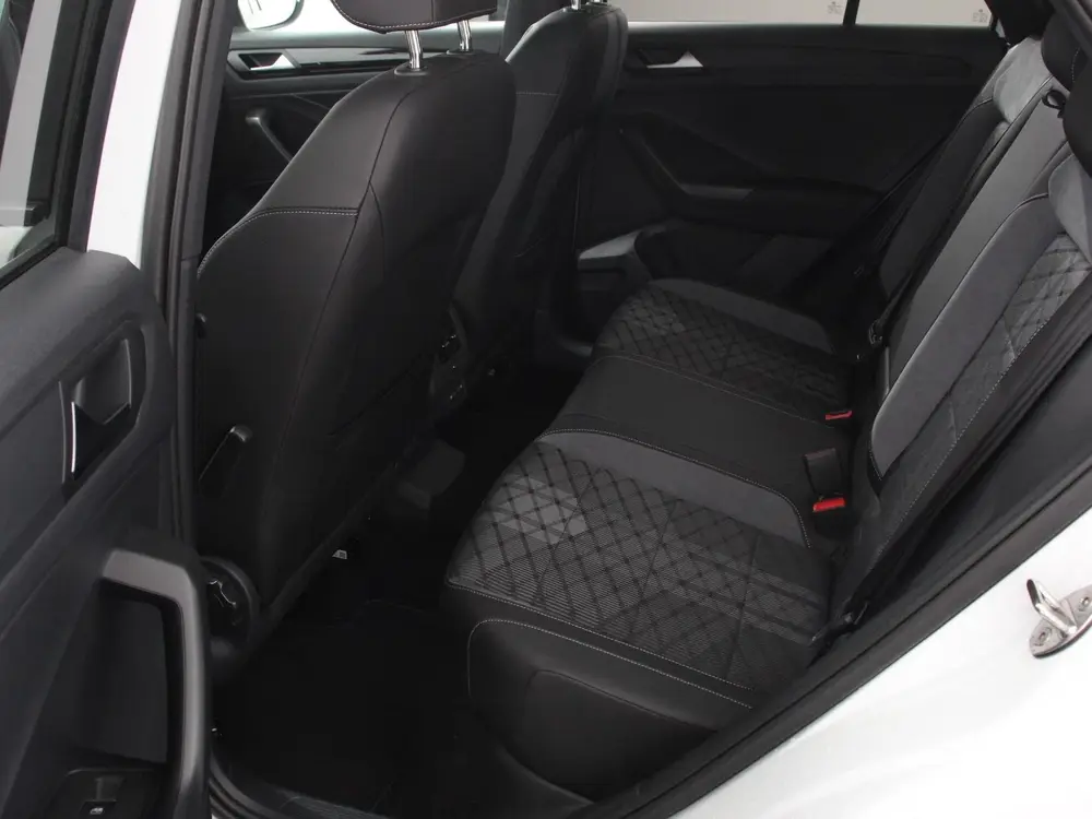 Volkswagen T-Roc 1.5 TSI 150pk Automaat R-Line Edition Navig uit 2025, foto 18