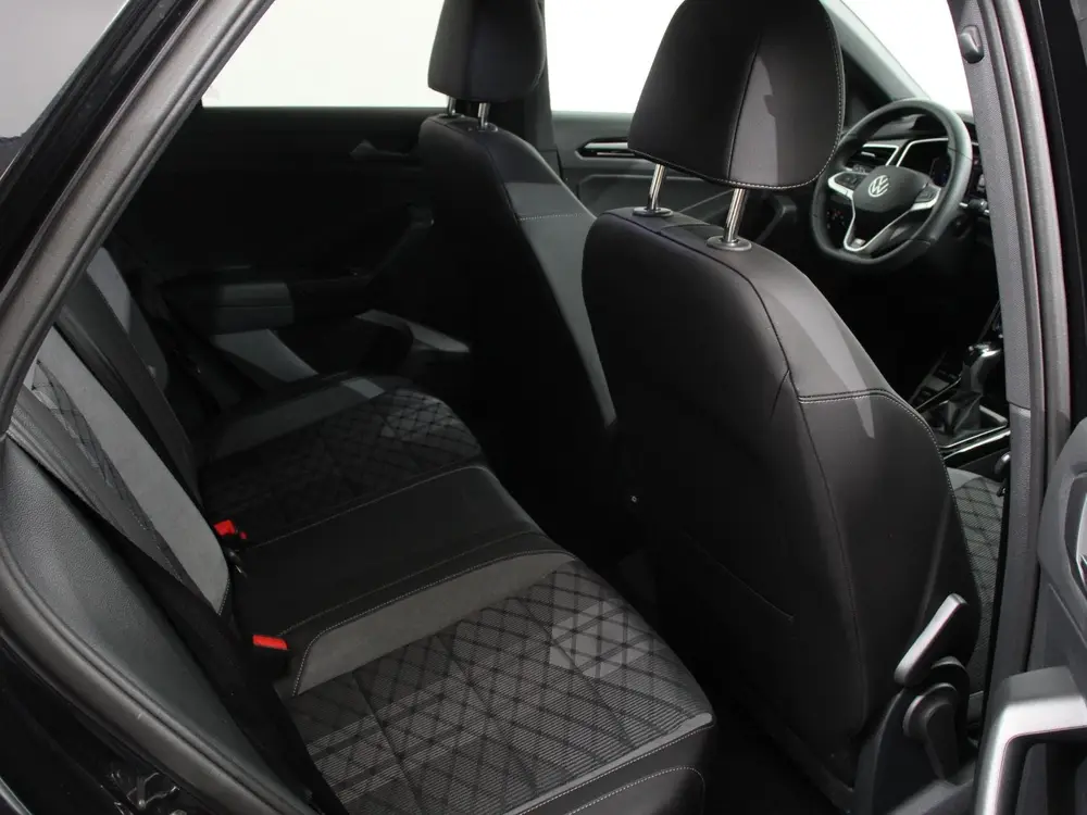 Volkswagen T-Roc 1.5 TSI 150pk Automaat R-Line Edition Navig uit 2025, foto 13
