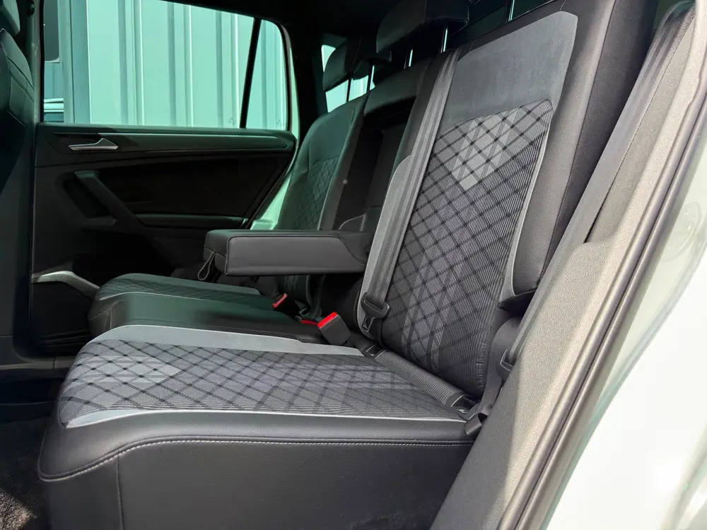 Volkswagen TIGUAN 1.5 TSI R-Line panoramadak parelmoer wit uit 2020, foto 19