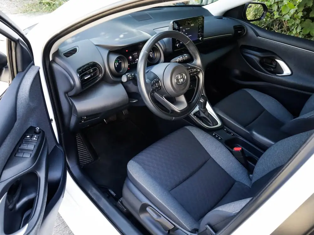 Toyota Yaris 1.5 Hybrid Dynamic 1e-Eig. & Dealer-Onderh BOVA uit 2021, foto 3