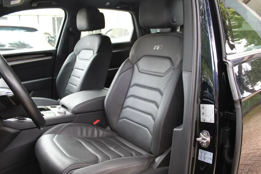 Volkswagen Touareg 3.0 TSI R-Line | Leder | Trekhaak | LED | uit 2019, foto 6