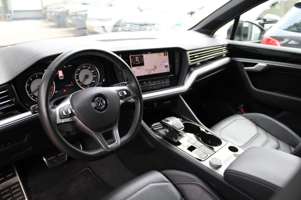 Volkswagen Touareg 3.0 TSI R-Line | Leder | Trekhaak | LED | uit 2019, foto 8