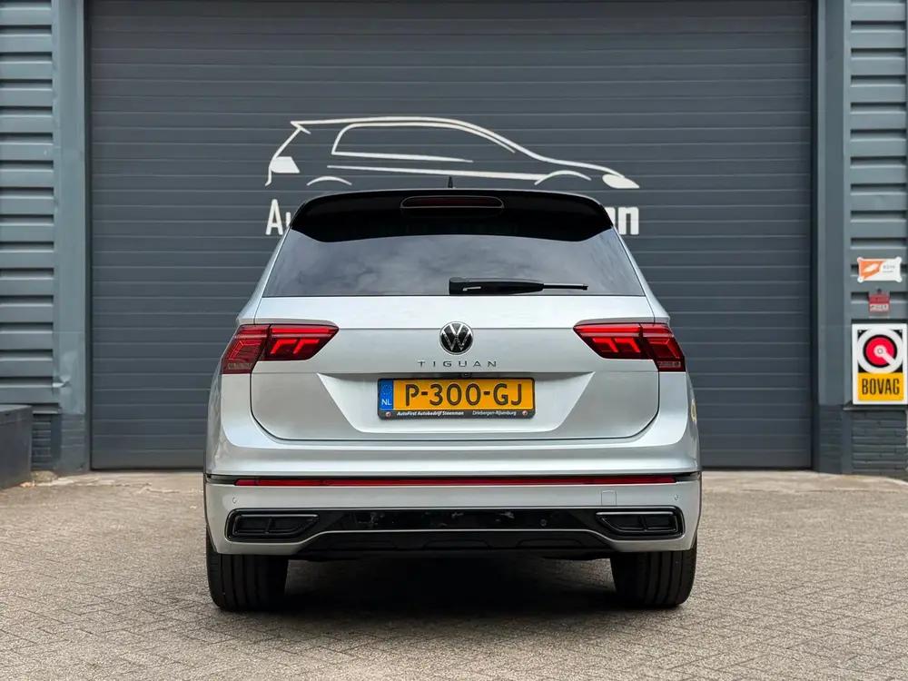Volkswagen Tiguan 1.5 TSI R-Line Business+ | Pano | IQ | Cam uit 2022, foto 12