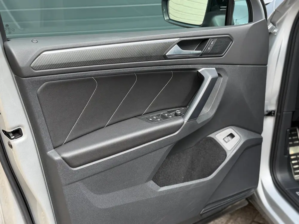 Volkswagen Tiguan 1.5 TSI R-Line Business+ | Pano | IQ | Cam uit 2022, foto 20