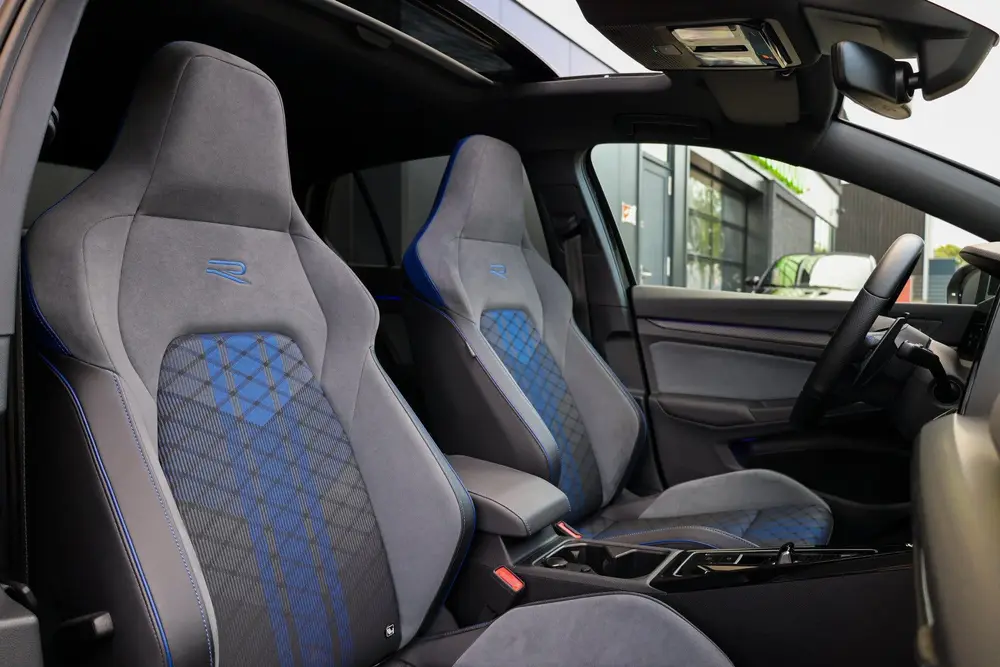 Volkswagen Golf 2.0 TSI R 4Motion | PANO | AKRAPOVIC | DODE uit 2024, foto 16
