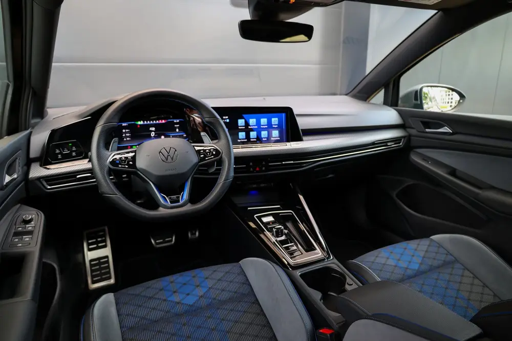 Volkswagen Golf 2.0 TSI R 4Motion | PANO | AKRAPOVIC | DODE uit 2024, foto 4