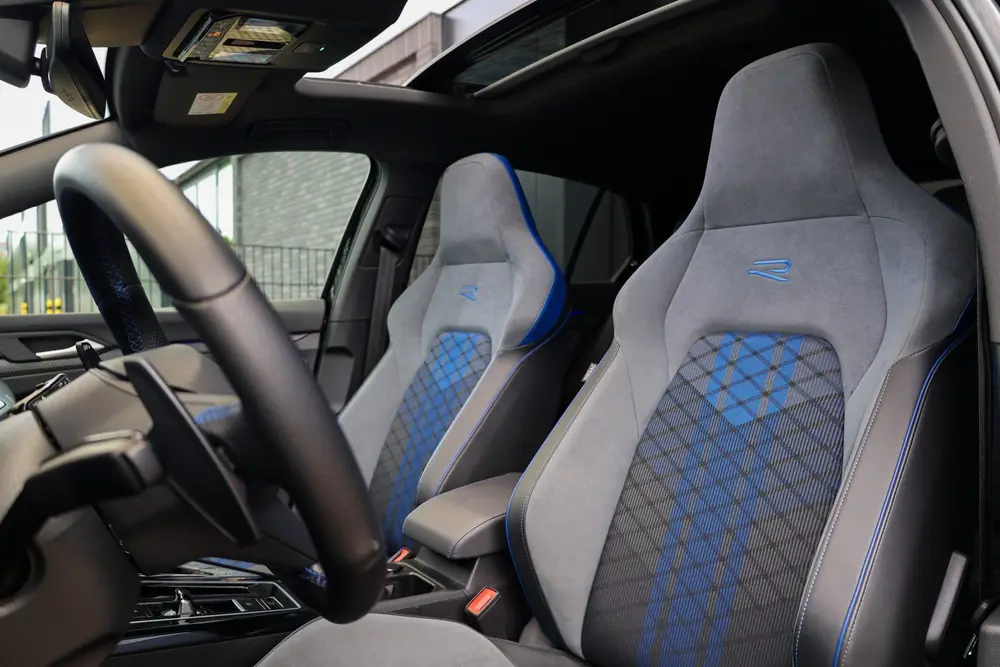 Volkswagen Golf 2.0 TSI R 4Motion | PANO | AKRAPOVIC | DODE uit 2024, foto 5